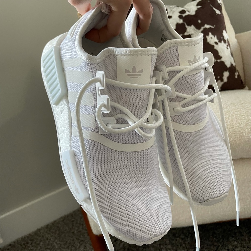 Adidas NMD R1 in the color white!